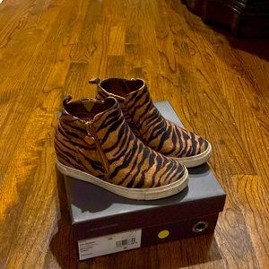 Girls size 2 tiger printed Bootie